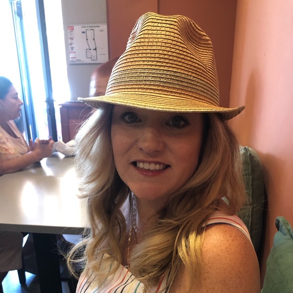 Meet your Posher, Kalynne - Picture 3 of 3